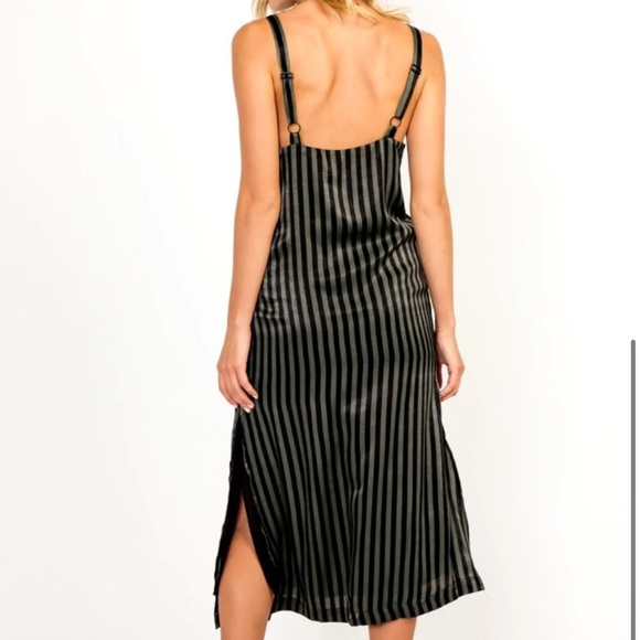 Sage Dress - Picture 4 of 4